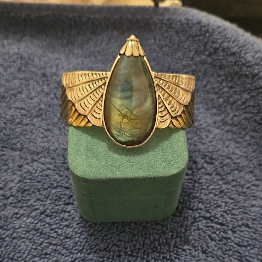 Elegant Gold and Blue Teardrop Bracelet